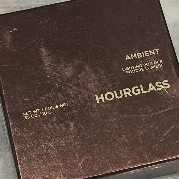 Hourglass Radiant Light Ambient Lighting Finishing Powder new - Picture 4 of 4